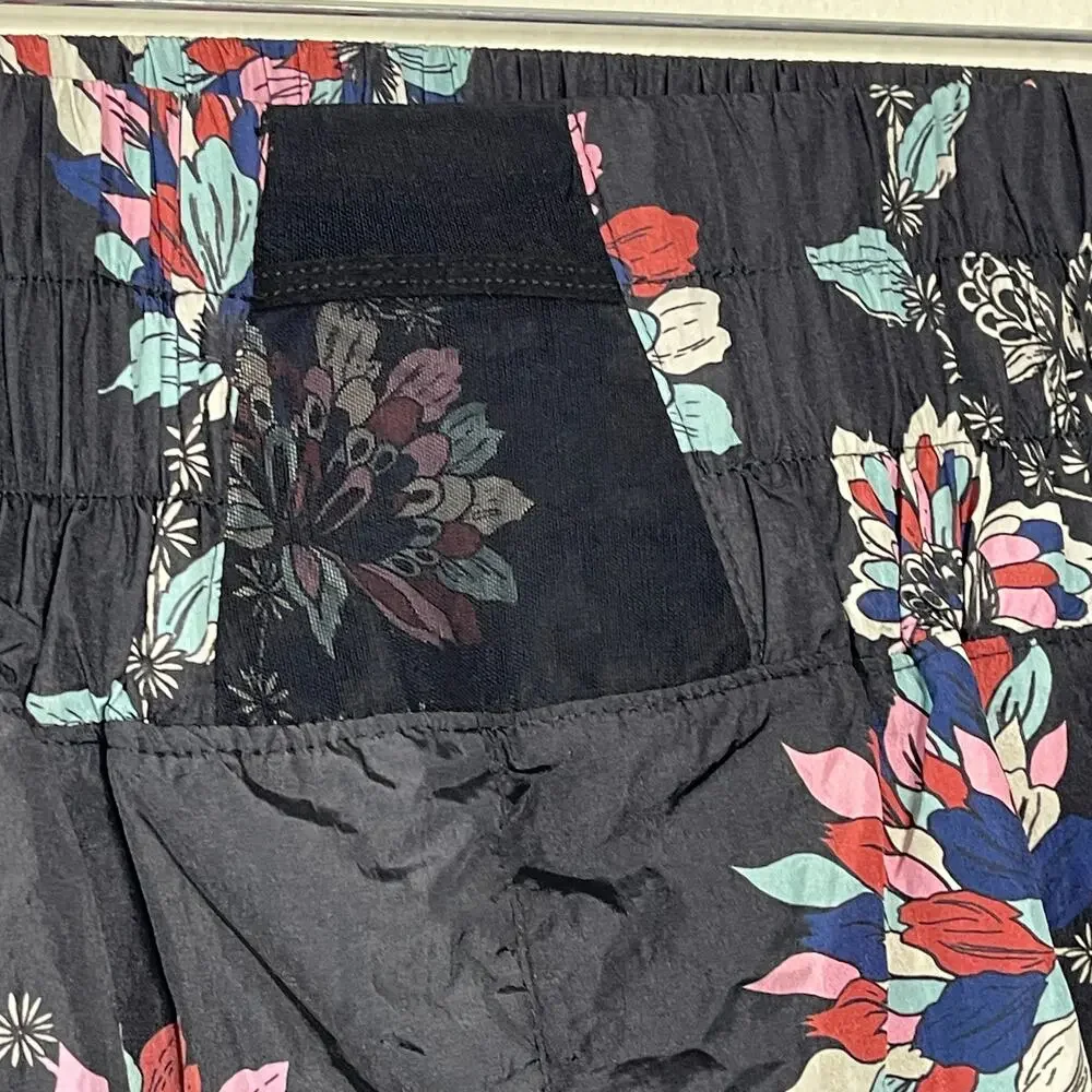 Free People Movement The Way Home Black Floral Shorts‎ Size M - Picture 5 of 8